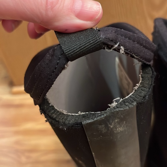 Youth Bogs kids size 6 Classic black waterproof slip on -30 degrees warm boots - Picture 3 of 10